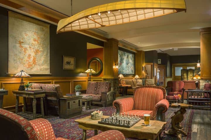 Lobby lounge